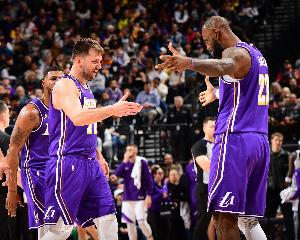 东詹本赛季第2次同场30+ 合作以来第4次 其中两次是打鹈鹕