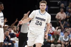 立大功！卡姆·斯潘塞关键三分+中投反超 全场砍下21分8板8助