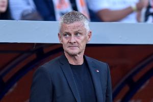 镜报：范尼退出曼联临时主帅候选行列，索尔斯克亚和卡里克二选一