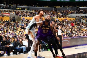 NBA彩经：马刺击退湖人 勇士擒雄鹿 开拓者力阻火箭 尼克斯胜快船