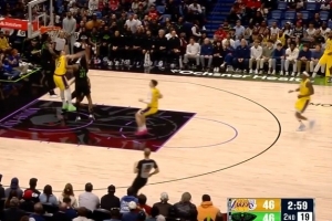 顶级球商！东契奇精准预判对手传球 1防3成功完成拦截