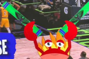 啥意思？詹姆斯罚球时鹈鹕官方播放“螃蟹挥舞荧光棒”视频干扰