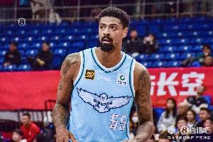 直播吧：青岛裁掉大外援汤普森&另1名大外米奇膝盖受伤 内线吃紧