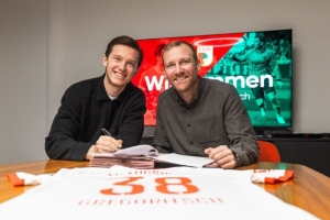 官方：奥格斯堡租借签回31岁旧将格雷戈里施，含买断选项