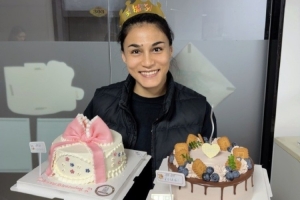 迪拉娜晒照庆祝生日：希望我们都可以健康平安 一切顺利