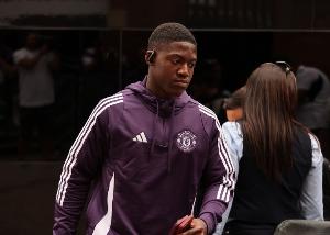 曼联官方：梅努周二恢复训练，有望参加对伯恩利的比赛