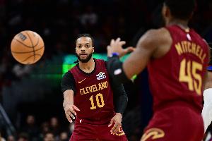 状态在线！加兰半场12投5中 拿到11分3助攻没有失误