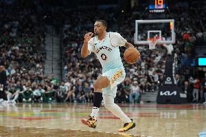 队魂冲锋！凯尔登13中5拿到13分 末节包办球队前8分&正负值+10