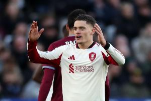 利物浦官方：客战阿森纳的英超比赛，球队将身着白色球衣