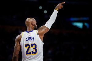 11分1助攻刷屏！詹姆斯连续5个回合帮助球队得分