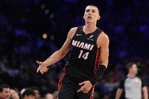 里程碑！希罗解锁生涯1000记三分大关