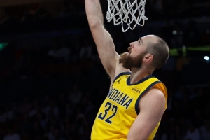 最后时刻不让打？赫夫10中7&三分7中4砍下平赛季最高20分