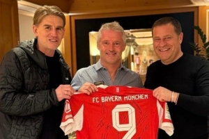 图片报：拜仁全队友谊赛后聚餐团建，加强球队凝聚力