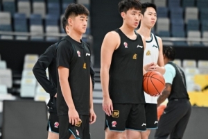 结束全国U19青年联赛比赛任务的四名06级小将 跟随广厦一队备战