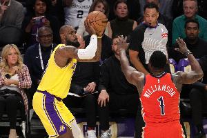 稳定收割！湖人本赛季和鹈鹕交手三次 全部取得胜利