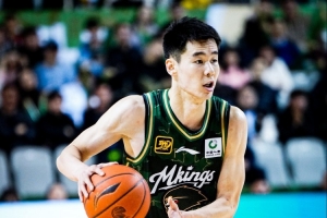 媒体人：郭昊文能进国家队但未必会受重用 在国家队打第六人合适