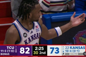 状元热门！堪萨斯后卫林达·彼德森18中8砍32分6板 罚球15中13