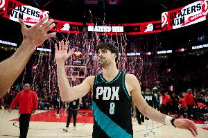 阿夫迪亚次轮合计122万+选票 稳居西部第七&力压詹姆斯杜兰特