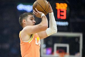 优质射手！梅里尔三分10中6贡献19分4板 正负值+5