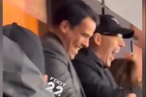 为儿子高兴！阿尔及利亚绝杀进8强，齐达内激动庆祝并与妻子拥抱