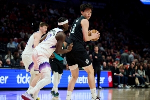 拓媒：领先30分就给杨瀚森2分钟 只要他没打出联盟最差的表现就行