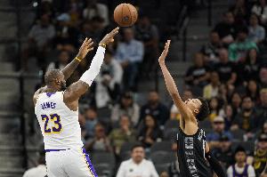 能做到吗？湖人明天如果击败马刺 将反超马刺升至西部第二