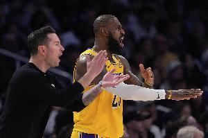 雷迪克：詹姆斯41岁和40岁的成就都是伟大 只不过形式不同