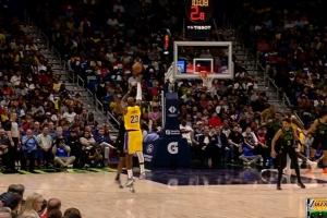 能里能外！詹姆斯连续命中2记三分反超打停鹈鹕抿嘴偷笑