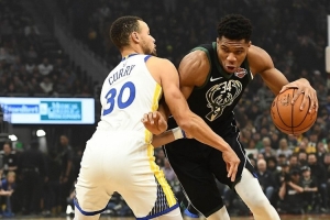 悬殊这么大？ESPN预测明天胜率：勇士62.6%占据大优势 雄鹿37.4%