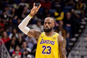 霍里：我们需要惊叹于老詹的表现 你曾见证乔丹科比 现在有勒布朗