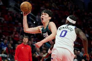 苏群：以杨瀚森现在的适应程度 即使被交易也不会立刻有机会