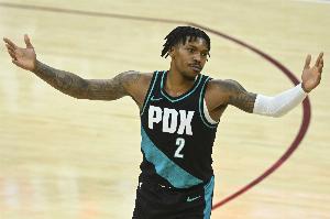 不给绝平机会！凯莱布·乐福三分不中 开拓者对杜兰特犯规点球