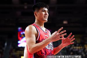 媒体人：陈国豪身高偏矮&三分投射不稳 尴尬处境一时半会解决不了