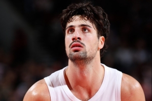 41分6板！解说：今天的阿夫迪亚真是硬 他是未来的开拓者超巨