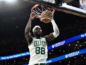 拼尽全力！科塔抢下生涯新高20板 8中3拿到6分