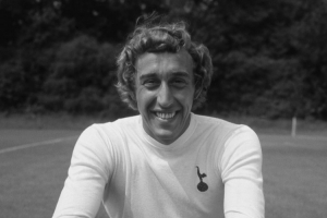 热刺官方：俱乐部传奇前锋齐弗斯去世，享年80岁