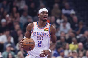 挺身而出稳住局面！亚历山大第三节8中4&罚球7中7单节砍15分