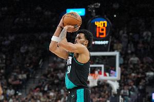 优质3D！卡马拉10投5中 砍下14分6板3助2断2帽&主防杜兰特