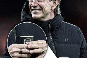 弗兰克：阿森纳上场刚好在这里 我赛前都要喝咖啡 拿个杯子很正常