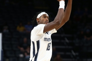 这球有点东西！JJJ吸引包夹 助攻普罗斯珀空切空中拉杆扣篮！