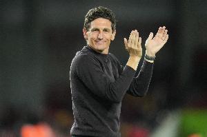 小蜜蜂主帅谈3-0大胜黑猫：球队在不断成长，对打法也越发有信心