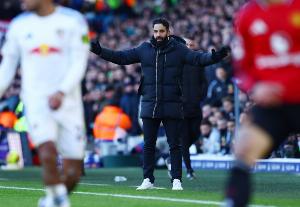 TA：阿莫林夏窗想要沃特金斯、大马丁，曼联签下了舍什科和拉门斯