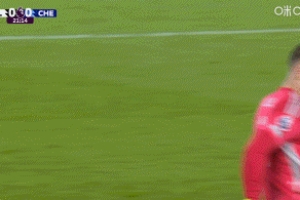 没给点球！英超官方：库库雷利亚拉拽犯规动作未延续至禁区内