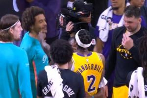 冲突！范德彪赛后猛戳索汉左脸 尚帕尼愤怒将他推开！