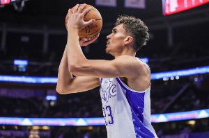 弹无虚发！席尔瓦外线开火三分再中 5中5已砍下12分