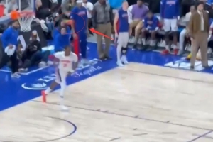 积极性拉满！贾旺特·格林鞋掉了 直接扔出场外继续参与回防