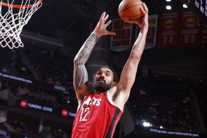 开拓者媒体人：杨瀚森今天见识了最强壮的人 体验了亚当斯的力量