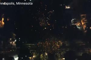 骑士被警告不要外出！美国联邦人员枪杀平民 爆发大规模抗议！