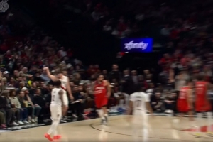 高炮台发射！克林根底角三分命中 帮助开拓者领先火箭2位数