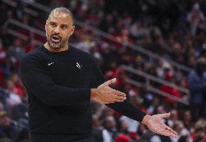 说得太多了！乌度卡不满判罚喋喋不休吃T